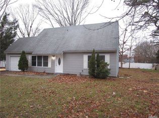 16 Halston Ln, Coram, NY 11727