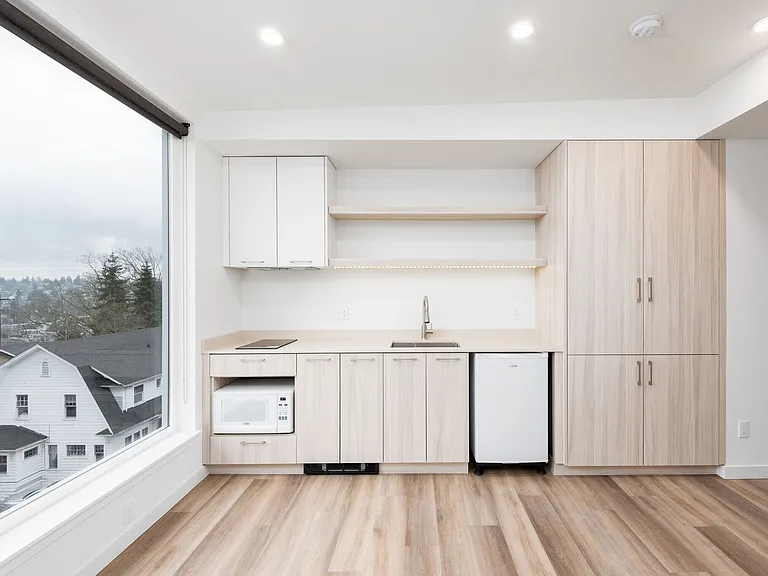 Greta Apartments | Private Kitchen Studio near UW — Photo 8
