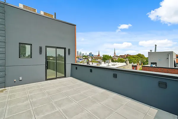 Sold by Avenue Sotheby's International Realty | media 23