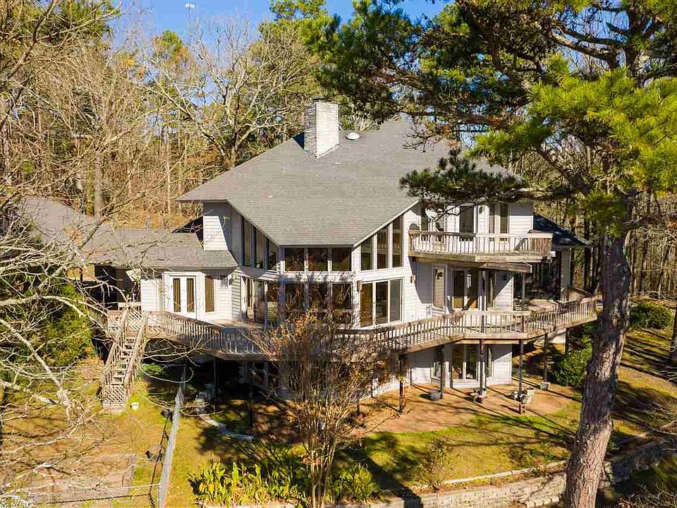 1st image of 400 Brown Ln
