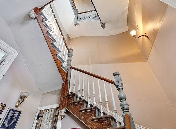 2nd image of 1221 Annunciation St