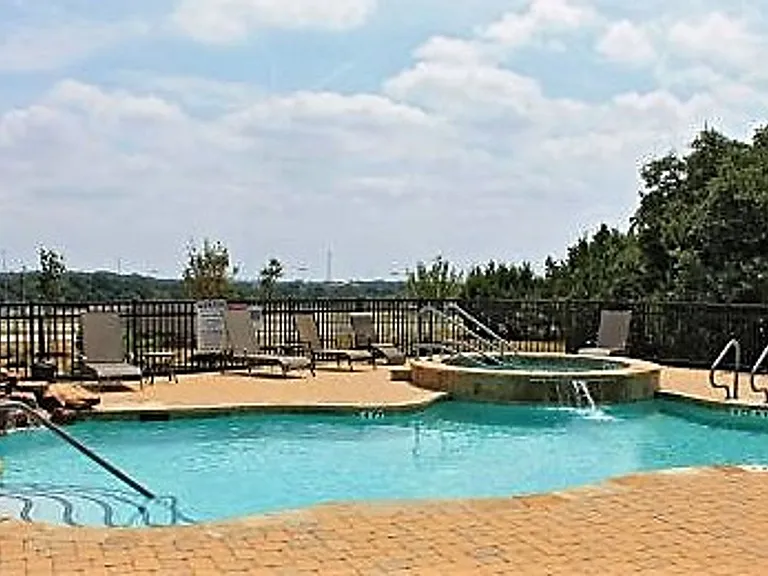 Country View Apartments — Photo 29
