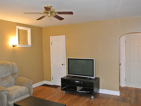 2nd image of 112 3rd Ave S