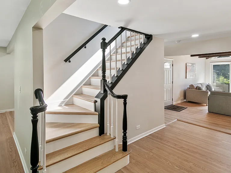 3N425 N Howard Ave — Photo 10