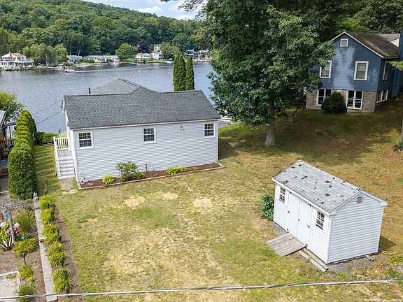 2nd image of 4 Shore Ln