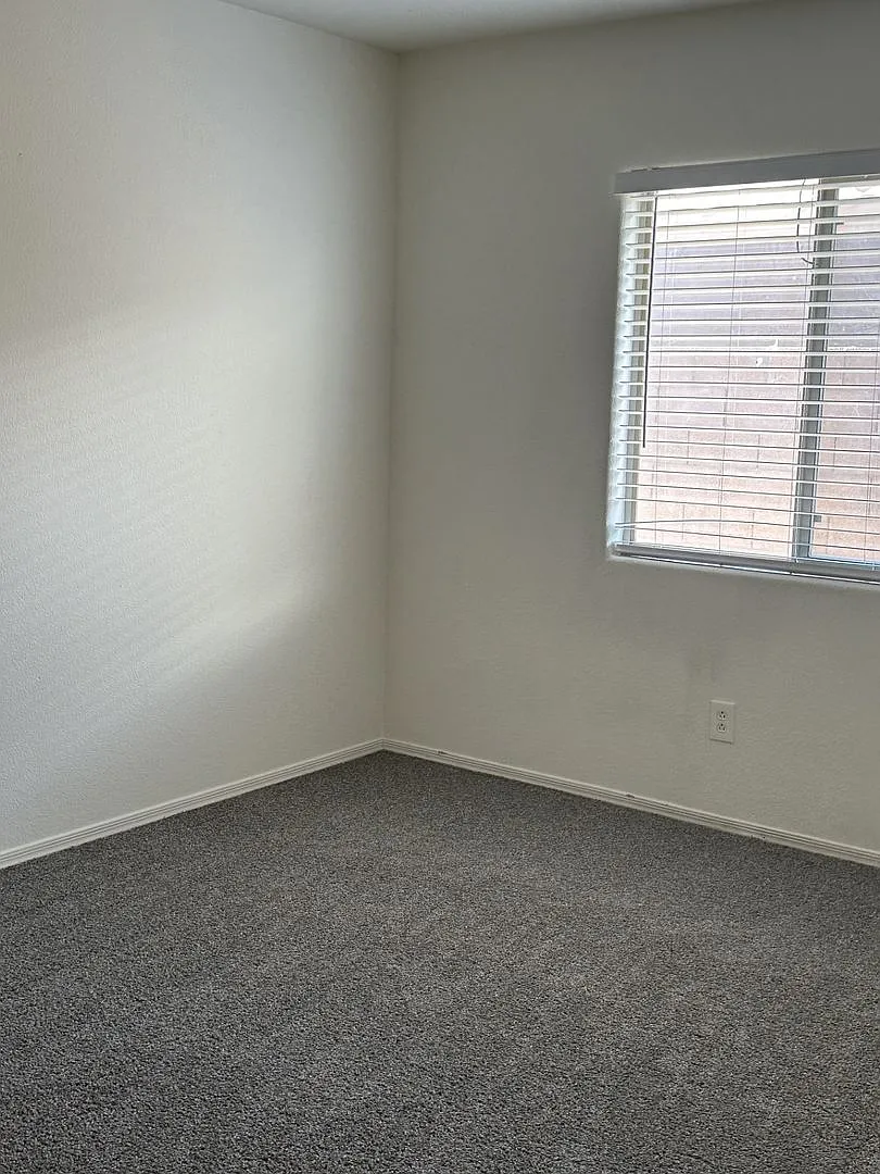 4 Bedroom in San Tan Ranch, Gilbert! — Photo 3