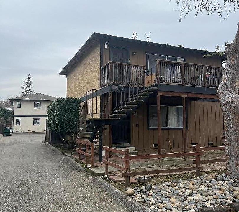 1st image of 900 Villa Ave