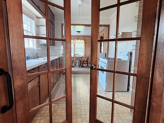 4th image of 1001 W State Road 119