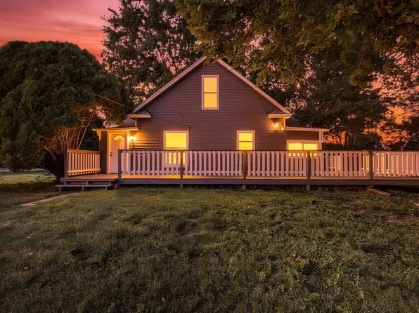 238 W 12th St, Junction City, KS 66441