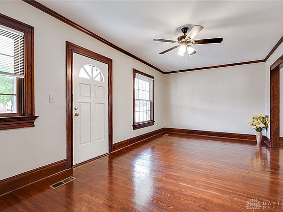 5th image of 625 Bowen St