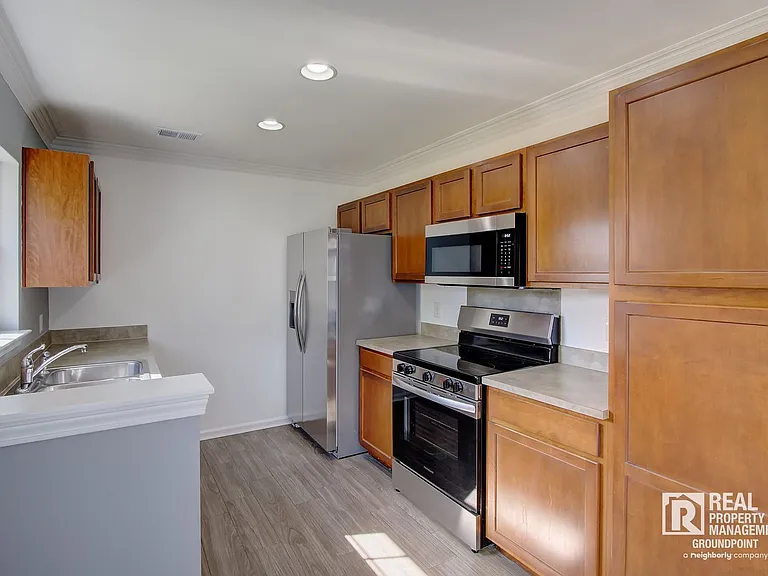 308 Briarbend Rd — Photo 4