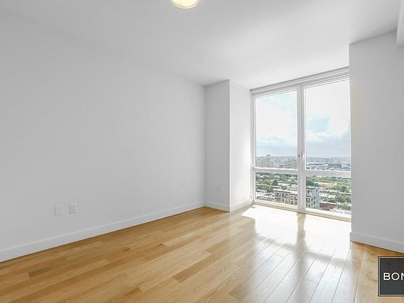 2nd image of 33 Bond St APT 835