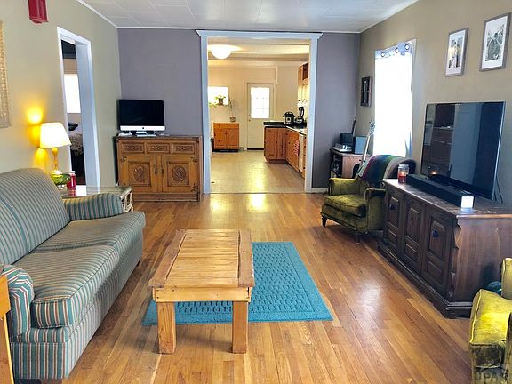 3rd image of 810 Brown Ave