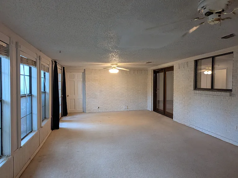 2311 Lange St — Photo 14