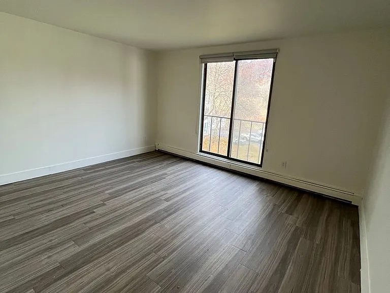 Sycamore Place Apartments — Photo 37