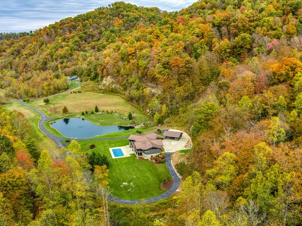 353 Autumn Ridge Dr, Pikeville, KY 41501