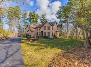 41 Oaktree Ln, Niskayuna, NY 12309