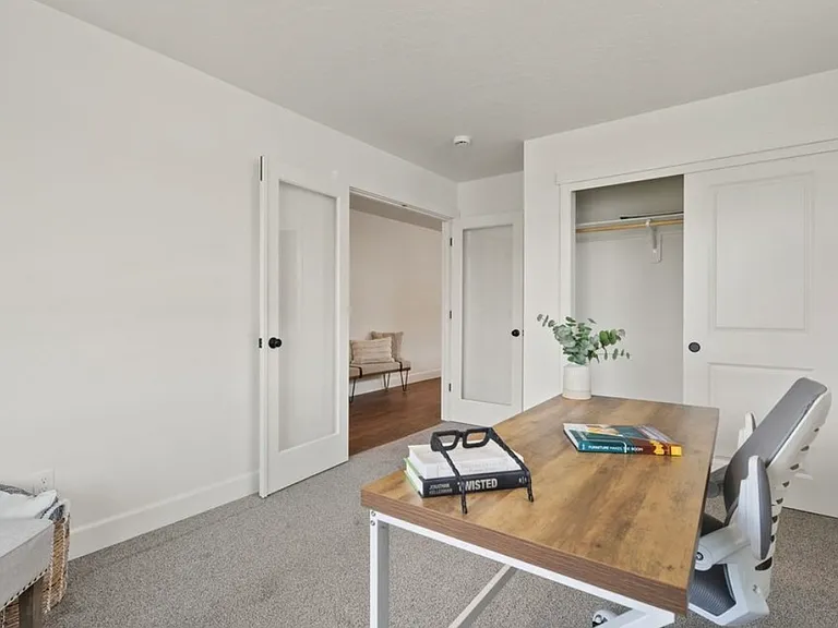893 NE Laurel Springs Dr — Photo 4