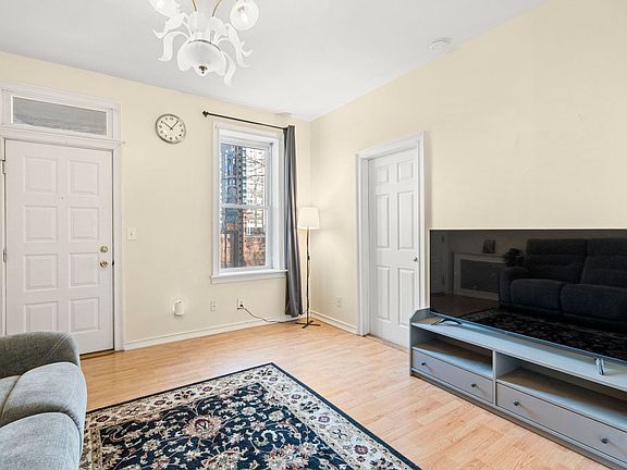 4th image of 282 Magnolia Ave APT 2