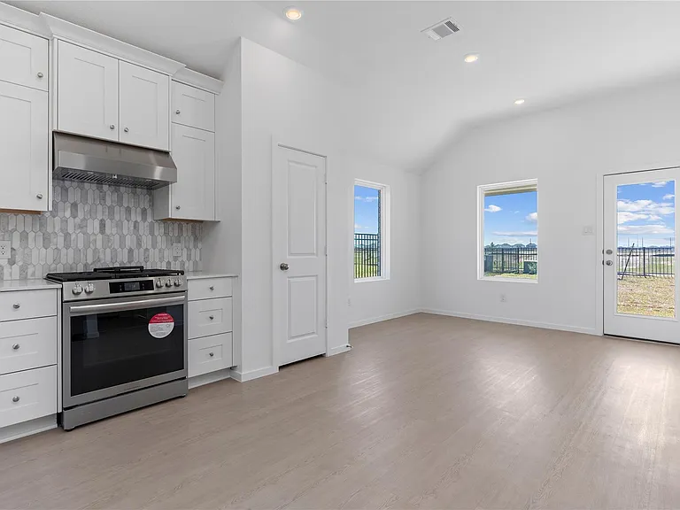 27531 Sunterra Village Dr — Photo 14