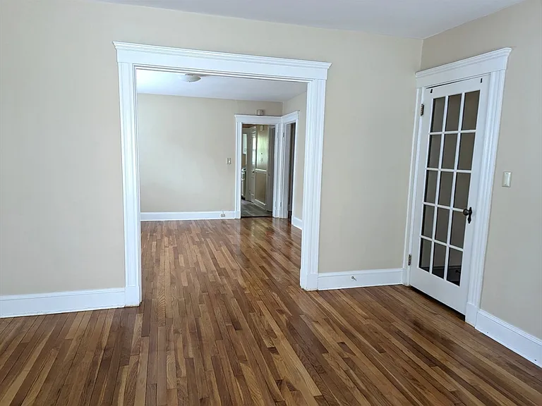 25 Glendower Rd #2 — Photo 6