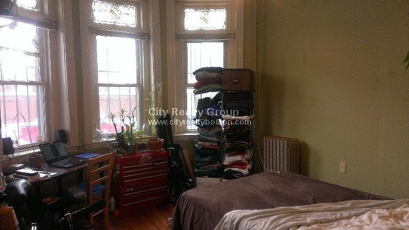 2nd image of 858 Huntington Ave APT 1S