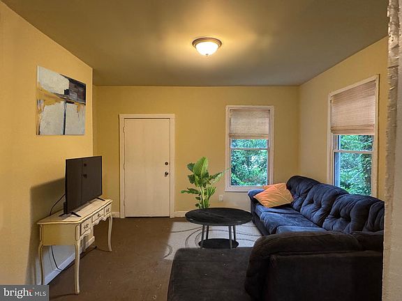 4th image of 1349 Clipper Heights Ave