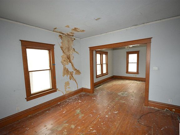 5th image of 2743 Adel St