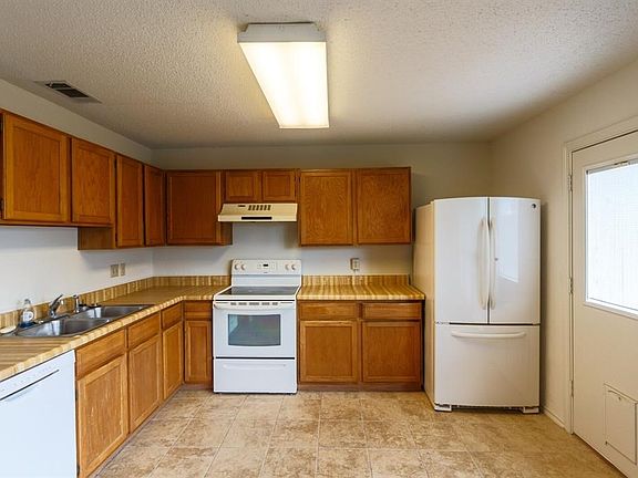 3rd image of 2224 Limestone Ln