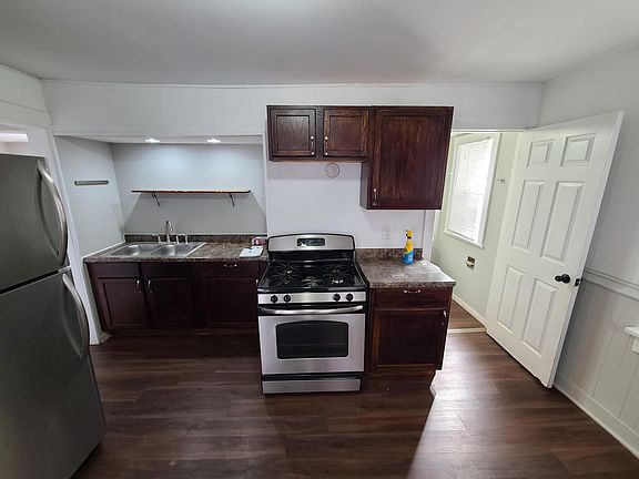 3rd image of 118 E Concordia Ave