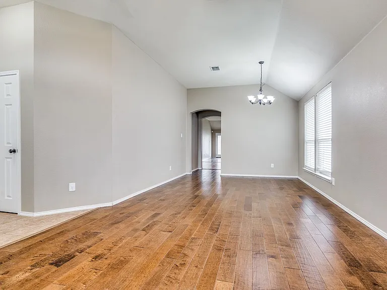 1301 Red River Dr — Photo 12