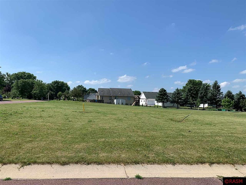2nd image of 301 Saint Andrews Ct