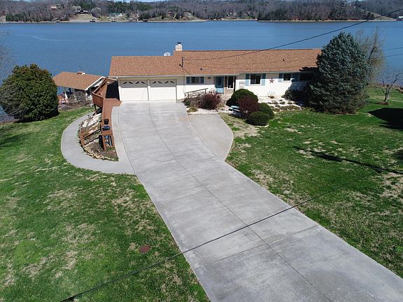 3rd image of 3865 Sandy Shore Dr