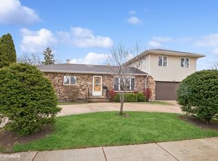 897 Leahy Cir, Des Plaines, IL