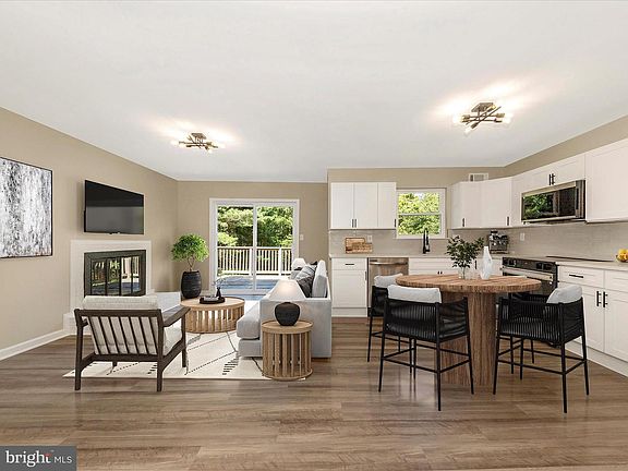 5th image of 2749 Loch Haven Dr