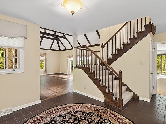 5th image of 1215 Oak Trail Dr
