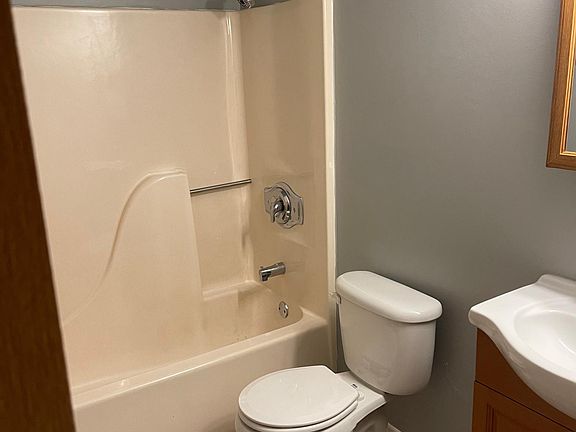 4th image of 2222 Carolina St