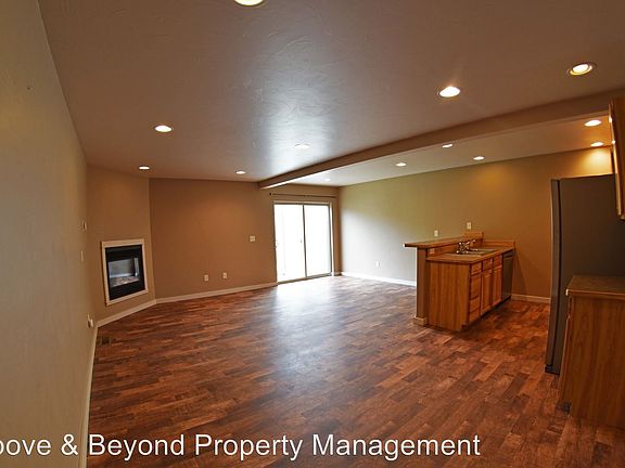 2nd image of 935 Forestglen Dr APT C
