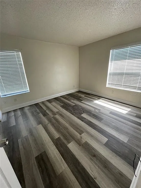 2 bed, 1.0 bath, 870 sqft, $1,400 — Photo 4