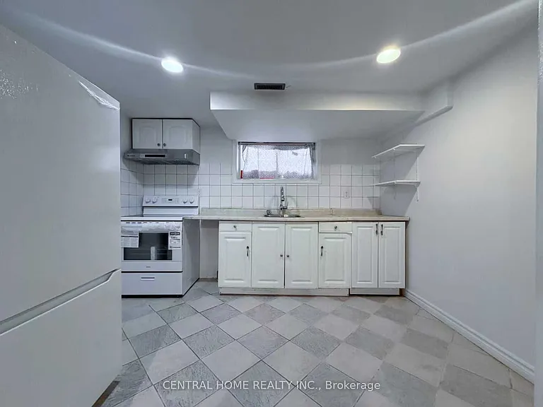 11 Tineta Cres #BASEMENT — Photo 10