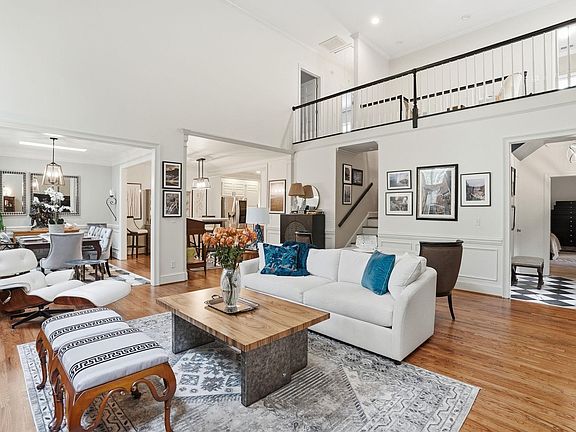 4th image of 213 Castellan Dr