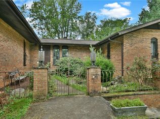 102 Lakewood Dr, Canonsburg, PA 15317