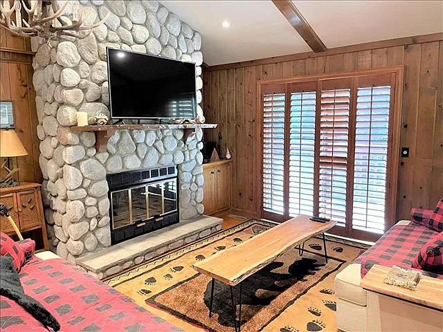 3 bed, 1898 sqft, $3,440 — Photo 3