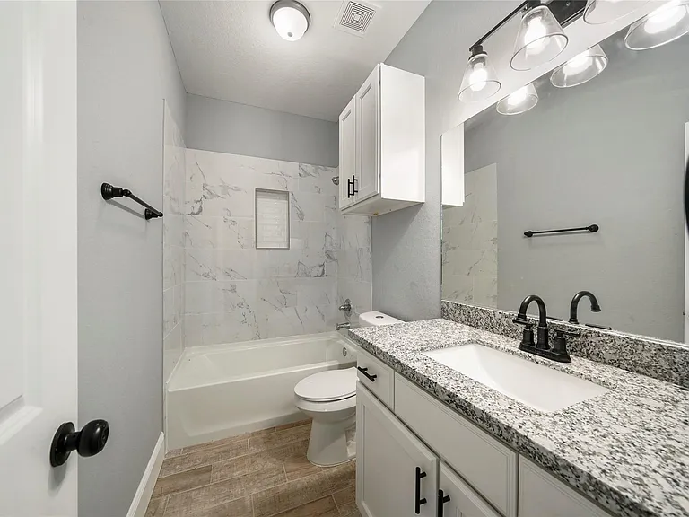 4205 Elmwood St #B — Photo 23