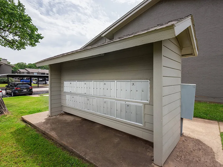 Convenient Mail Center at Oak Park Apartments