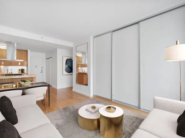 450 West 17th Street image 2 of 10