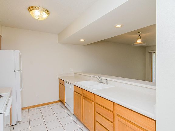 4th image of 2613 Rushmore Dr