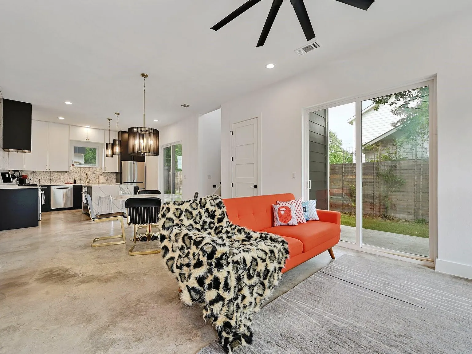 4 bed, 3.0 bath, 2102 sqft, $4,500 — Photo 3