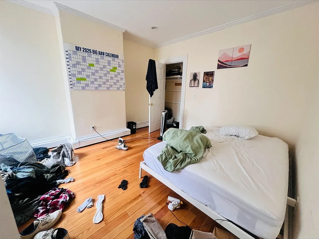 3 bed, 1.0 bath, 1100 sqft, $3,300 — Photo 4
