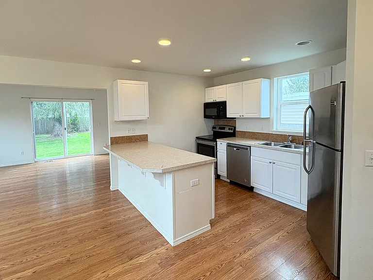 1540 Florence St — Photo 3